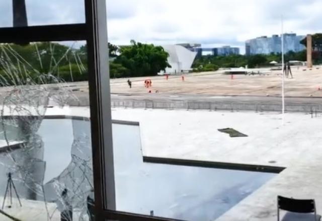 Fotógrafo de Lula diz que perdeu câmeras durante ataques em Brasília Fotógrafo de Lula diz que perdeu câmeras durante ataques em Brasília