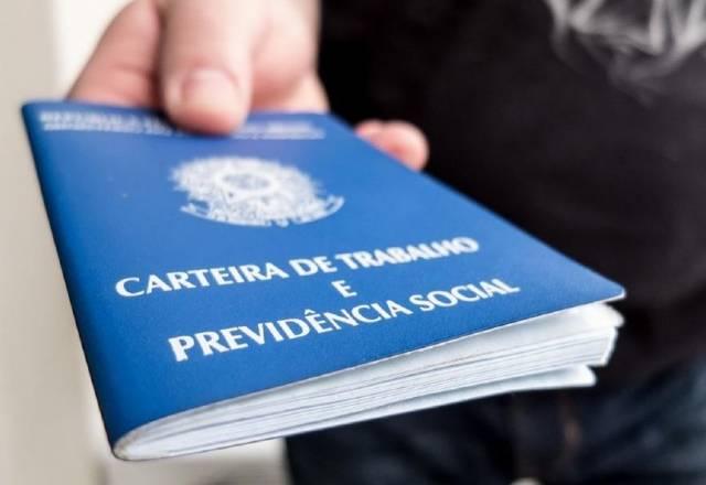 Trabalhador que recusar vacina pode ser demitido por justa causa, diz MPT Trabalhador que recusar vacina pode ser demitido por justa causa, diz MPT