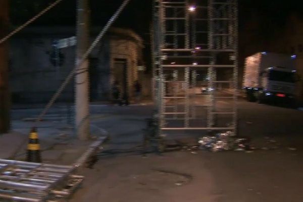 Funcionários de produtora morrem atingidos por descarga elétrica Funcionários de produtora morrem atingidos por descarga elétrica