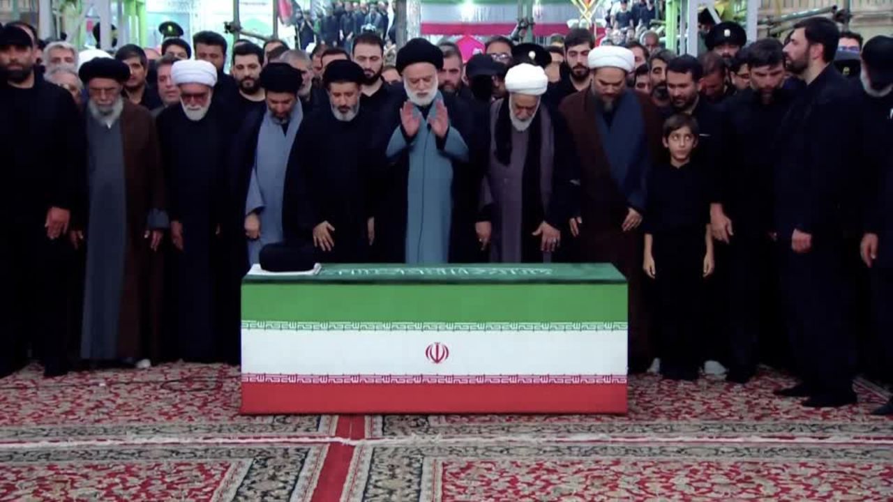 Após dias de cortejo, Irã sepulta Khamenei em meio à tensão Após dias de cortejo, Irã sepulta Khamenei em meio à tensão