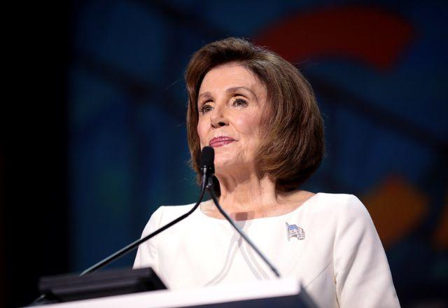 Equipamentos como caças, navios e câmeras de monitoramento deverão ser utilizados para proteger Pelosi | Flickr/Gage Skidmore