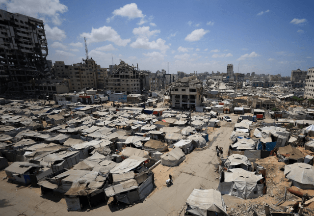Palestinos em barracas na Cidade de Gaza | Foto: reprodução/Reuters 
