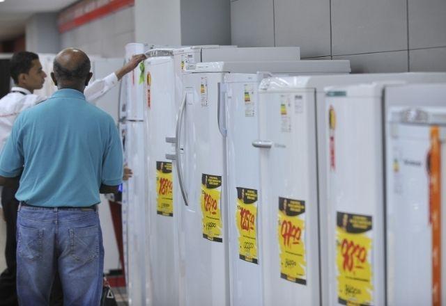 Geladeiras com os preços expostos