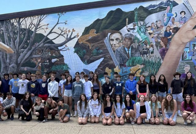 Nos Estados Unidos, 46 gêmeos se formaram em uma única escola | Tamatha Tibbo/ AP