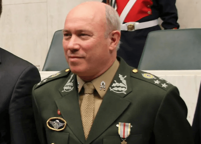 Apex convoca funcionários de Miami para esclarecer supostos desvios de conduta do pai de Mauro Cid