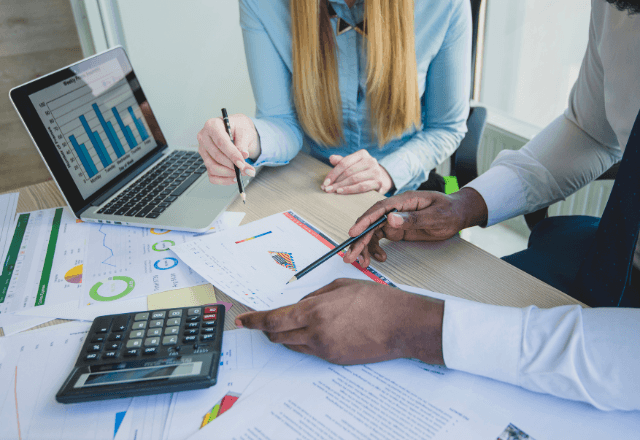 Seis a cada 10 empresas têm dificuldades de acompanhar gastos em tempo real | Freepik