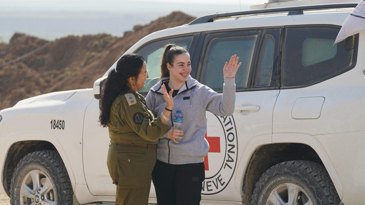 Agam Berger já em território israelense | Reprodução/X: @IsraeliPM