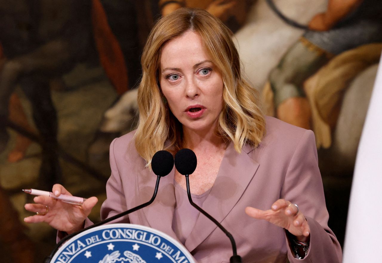 Meloni: “É desanimador ver que, em 2025, ainda há quem considere normal e legítimo pisotear a dignidade de uma mulher | Remo Casilli (Reuters)