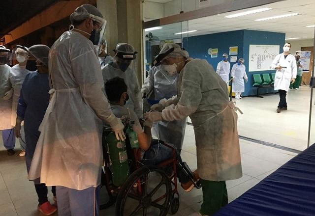 Brasil registra mais 470 mortes e 55.211 casos de covid-19 em 24 horas Brasil registra mais 470 mortes e 55.211 casos de covid-19 em 24 horas