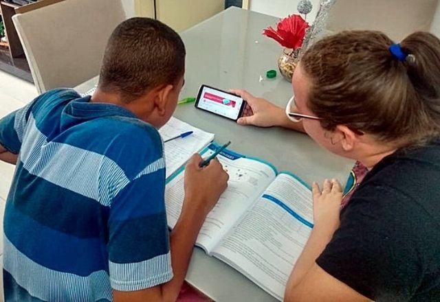 Projeto que autoriza educação domiciliar começa a ser discutido no Senado Projeto que autoriza educação domiciliar começa a ser discutido no Senado