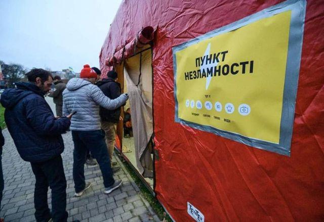 Em cidades como Kiev, Kherson e Kharkiv, foram implantados centros de aquecimento movidos a geradores para auxiliar a população | Divulgação/Governo da Ucrânia