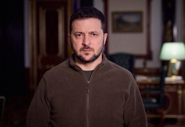 Zelensky afirma que não assinaria acordo de paz com Rússia Zelensky afirma que não assinaria acordo de paz com Rússia