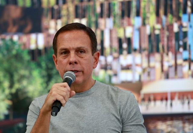 João Doria fala ao microfone (Divulgação/Governo de SP)