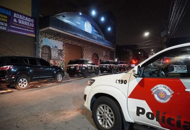 Viaturas da polícia cercam local de festa clandestina (Divulgação/Governo de São Paulo)