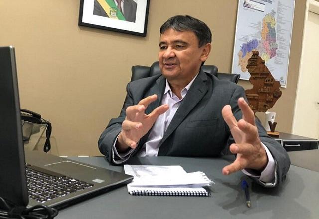 Governador do Piauí movimenta a mão enquanto fala (Divulgação/Governo do Piauí)