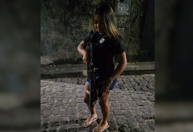 "Barbiezinha de Bangu", influenciadora do tráfico de drogas, é presa no Rio de Janeiro