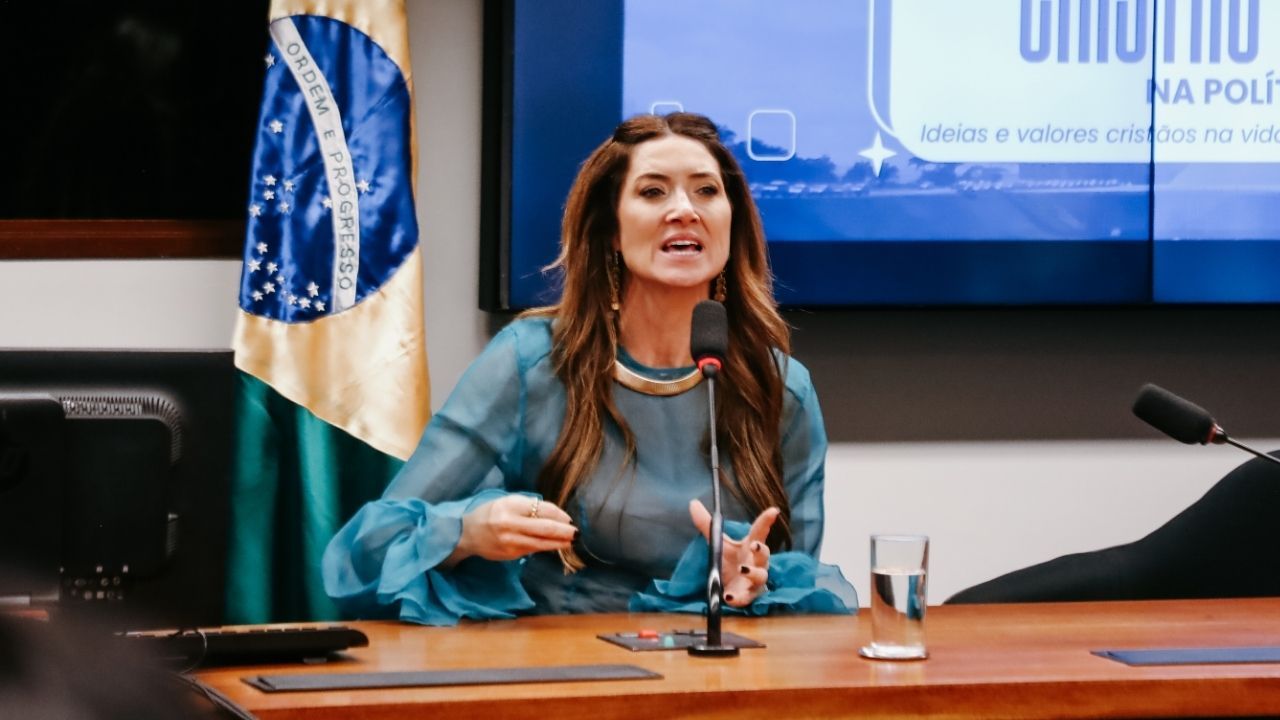 PL consulta Greyce Elias para vice de Flávio