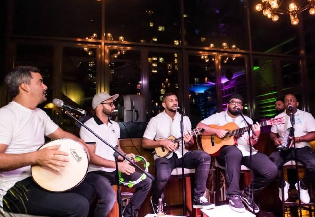 Brasileiros levam samba e bossa nova para os Emirados Árabes Brasileiros levam samba e bossa nova para os Emirados Árabes