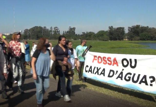 Grupo realiza ato às margens da represa Guarapiranga, em SP