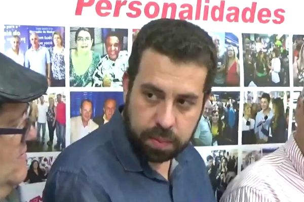 Guilherme Boulos visita Mercadão de Madureira no Rio de Janeiro