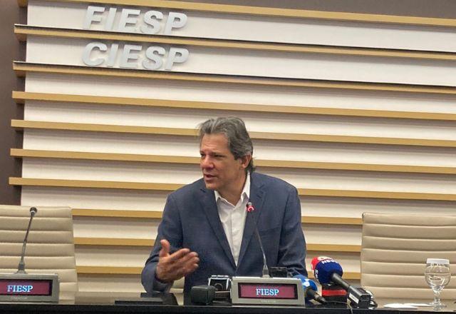 Haddad (PT) participa de debate