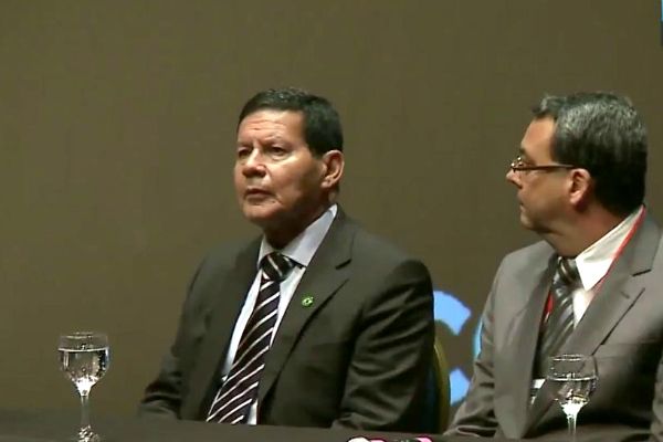 Hamilton Mourão vai assumir compromissos de campanha de Bolsonaro