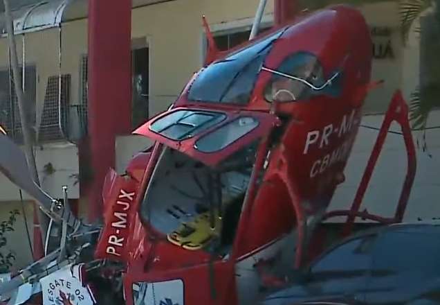 Helicóptero dos bombeiros cai durante resgate no Distrito Federal Helicóptero dos bombeiros cai durante resgate no Distrito Federal