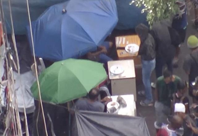 Helicóptero sobrevoa região da Cracolândia em São Paulo (SP)