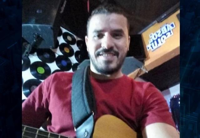 Músico é suspeito de espancar companheira e abusar de filhos Músico é suspeito de espancar companheira e abusar de filhos