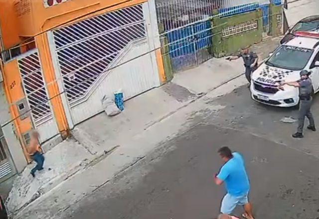 Homem com faca foi baleado pela PM