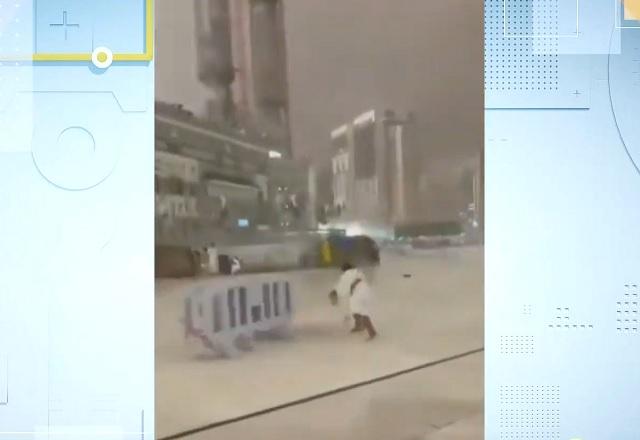 Homem de túnica sendo arrastado em meio a forte tempestade e ventania