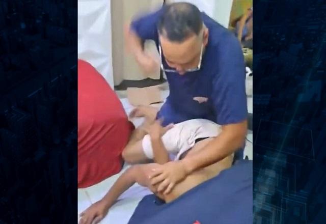 RJ: funcionário do Samu que espancou paciente em surto é demitido RJ: funcionário do Samu que espancou paciente em surto é demitido