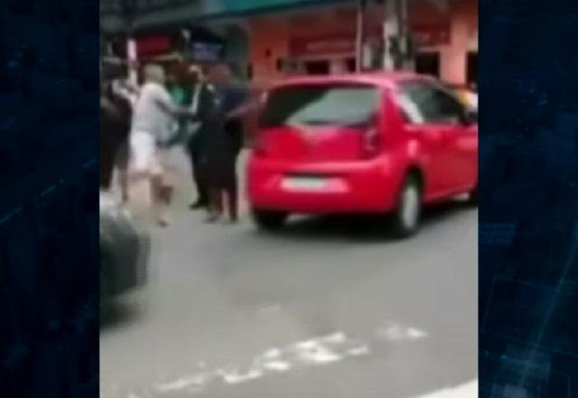 Homem é atingido com paulada na cabeça em rua de São Vicente (SP)