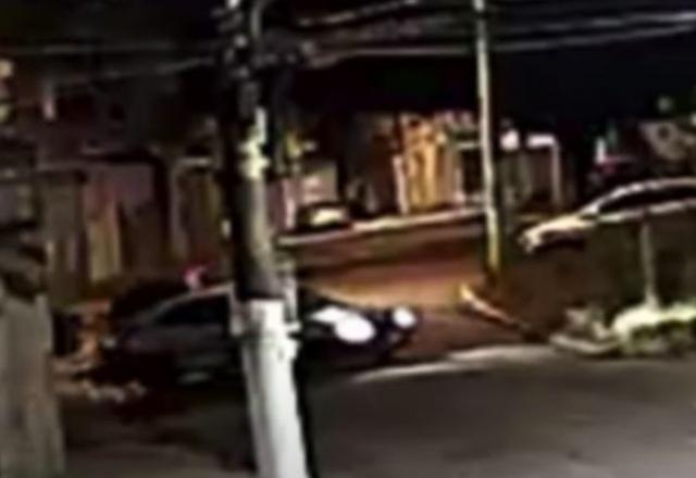 Homem esfaqueado causa acidente de trânsito antes de morrer Homem esfaqueado causa acidente de trânsito antes de morrer