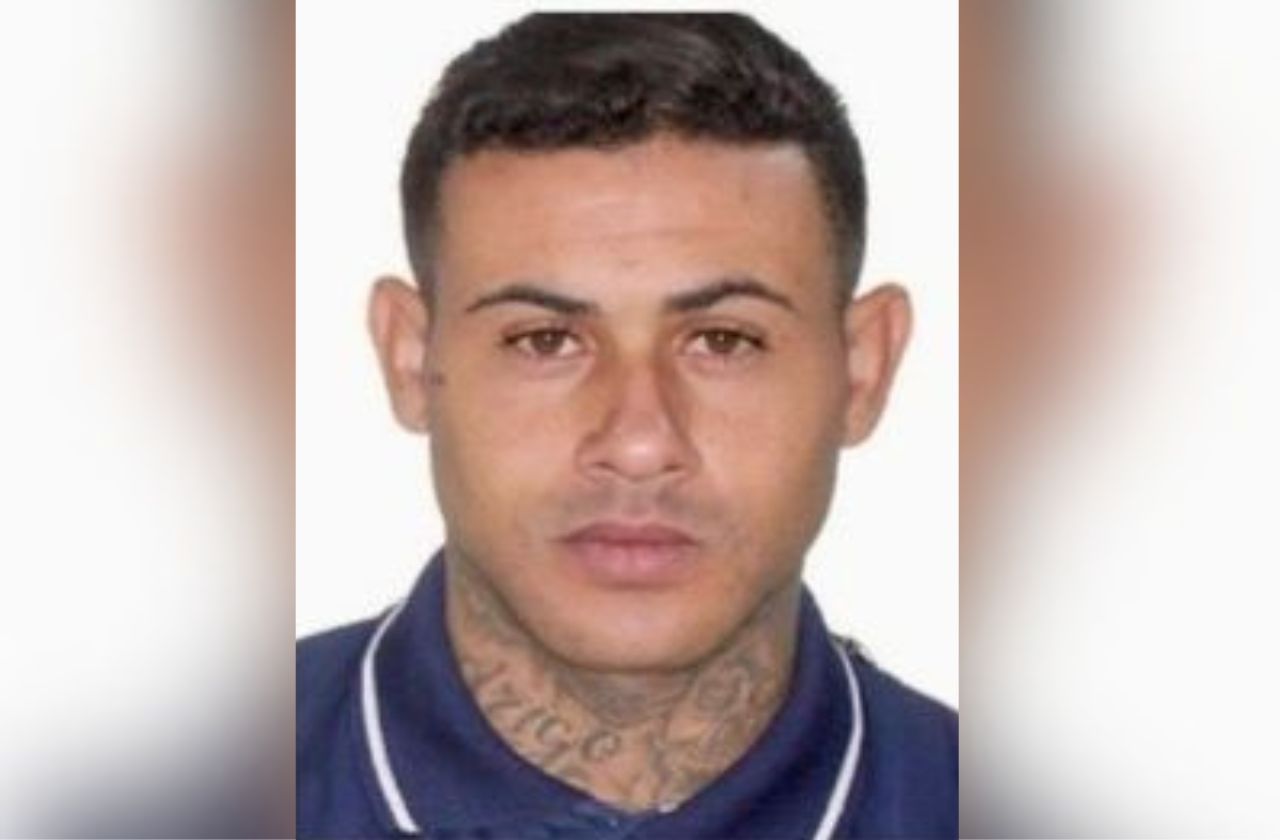 Homem morre após invadir delegacia e atacar policial na zona leste de SP Homem morre após invadir delegacia e atacar policial na zona leste de SP