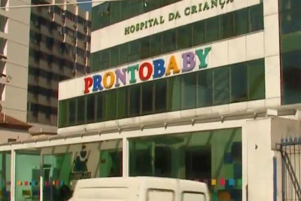 Homem reage a assalto e é baleado em frente a hospital infantil Homem reage a assalto e é baleado em frente a hospital infantil