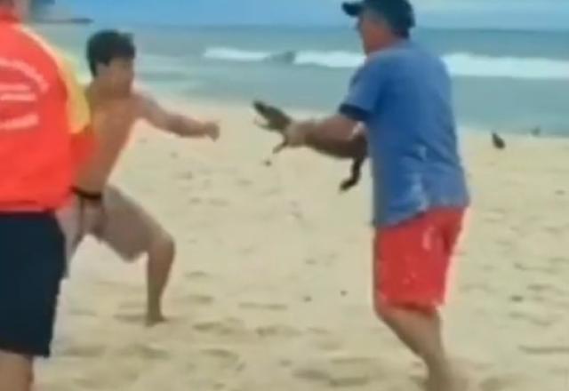 Homem usa filhote de jacaré como arma durante briga no Rio