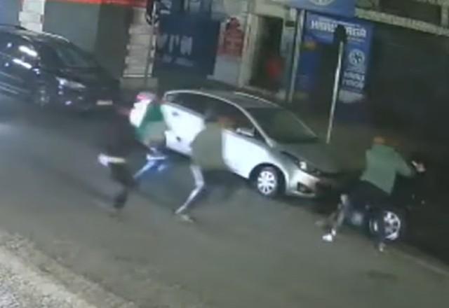 Professor morre após ser esfaqueado por pessoas em situação de rua