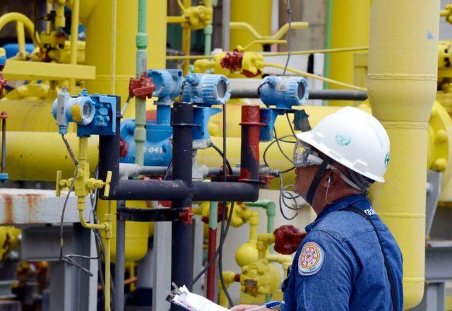 Horas trabalhadas na indústria em março se mantiveram no mesmo patamar de fevereiro | Agência Brasil