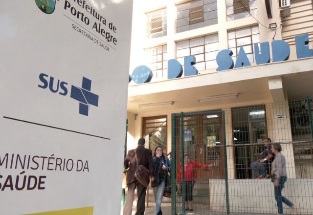 Hospitais de Porto Alegre enfrentam superlotação e restringem atendimentos nas emergências