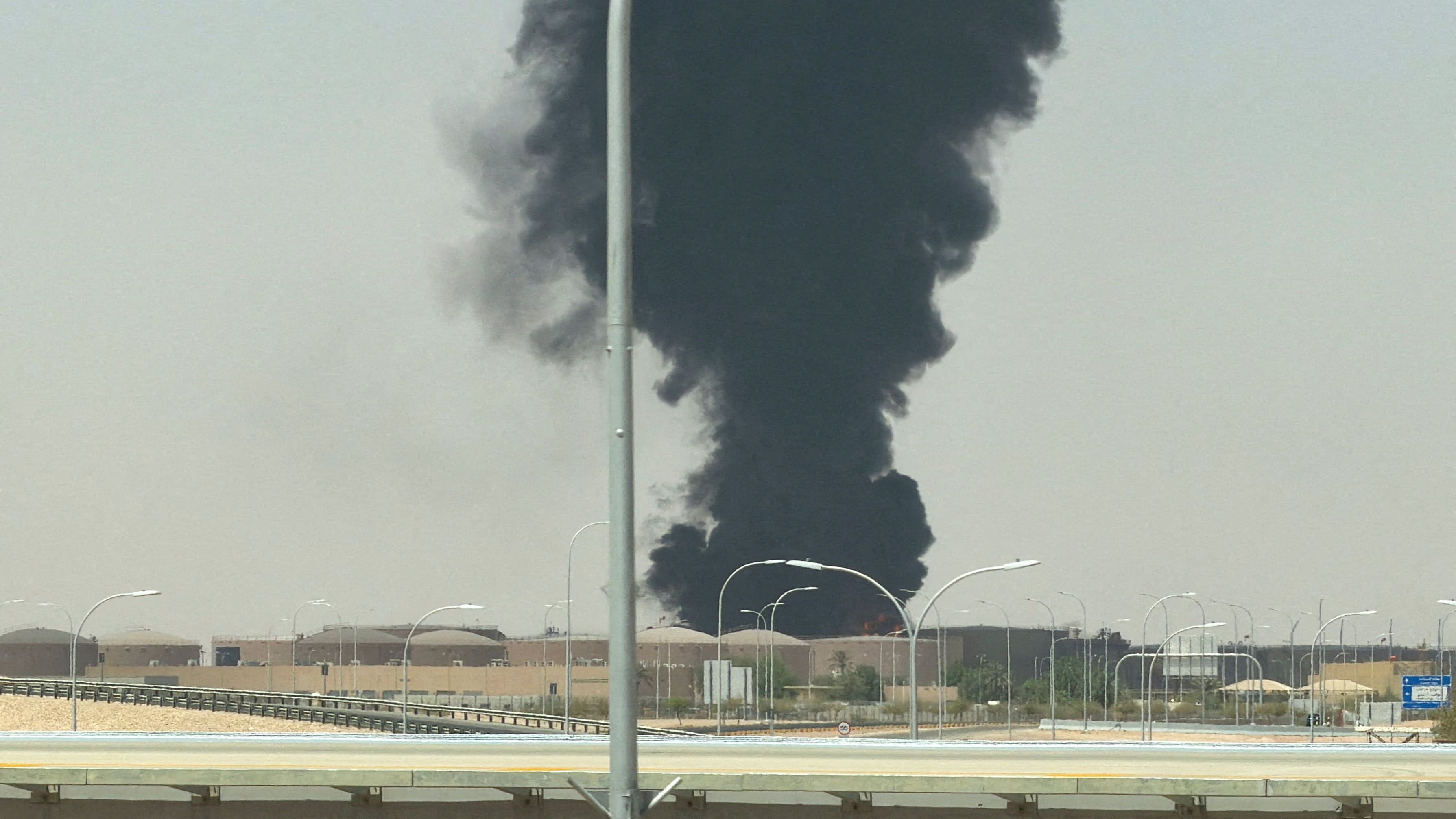 Houthis atacam locais “sensíveis” da Arábia Saudita | REUTERS/Stringer