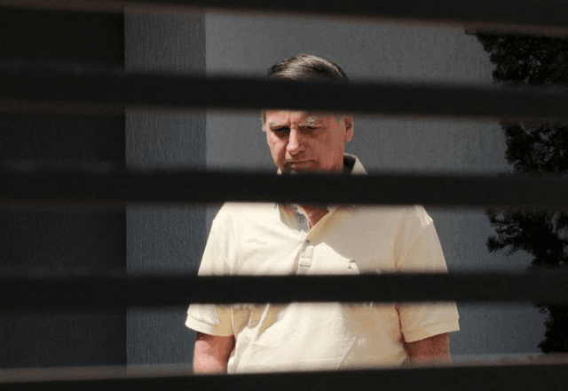 Jair Bolsonaro em prisão domiciliar | Diego Herculano/Reuters