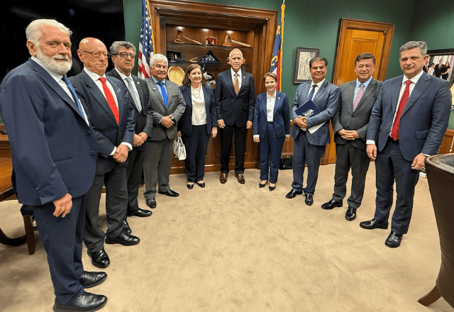 Comitiva brasileira em encontro com o senador republicano Thom Tillis no Capitólio, em Washington  | Assessoria da Missão oficial do Senado nos EUA
