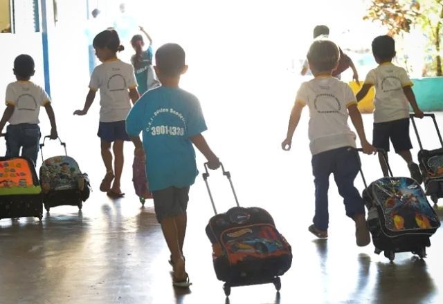 Volta às aulas: Retomar a rotina é desafio para pais e filhos