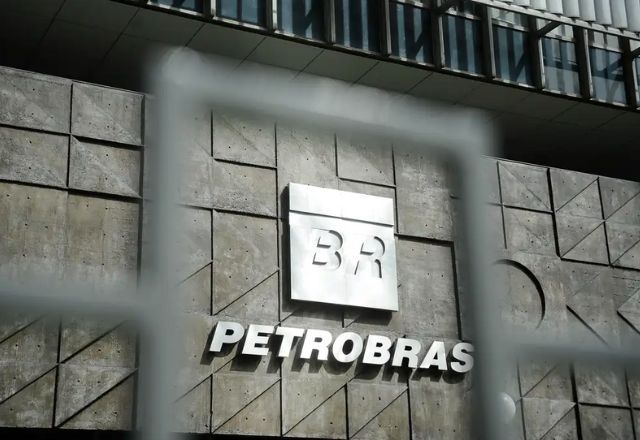 Justiça Federal afasta presidente do Conselho de Administração da Petrobras Justiça Federal afasta presidente do Conselho de Administração da Petrobras