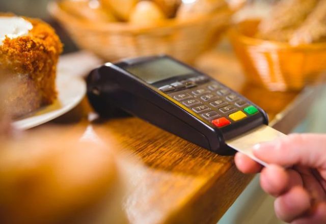IOF já está menor para compras com cartão de crédito no exterior