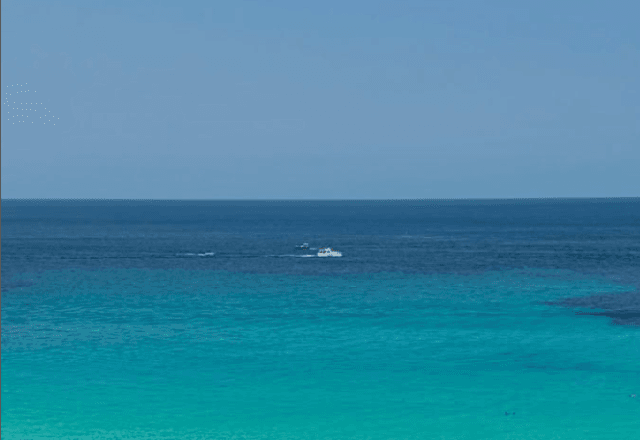 A ilha de Lampedusa, localizada no sul da Itália, é a maior das ilhas Pelagias e se tornou um ponto estratégico no Mediterrâneo central | Redes Sociais / Reprodução