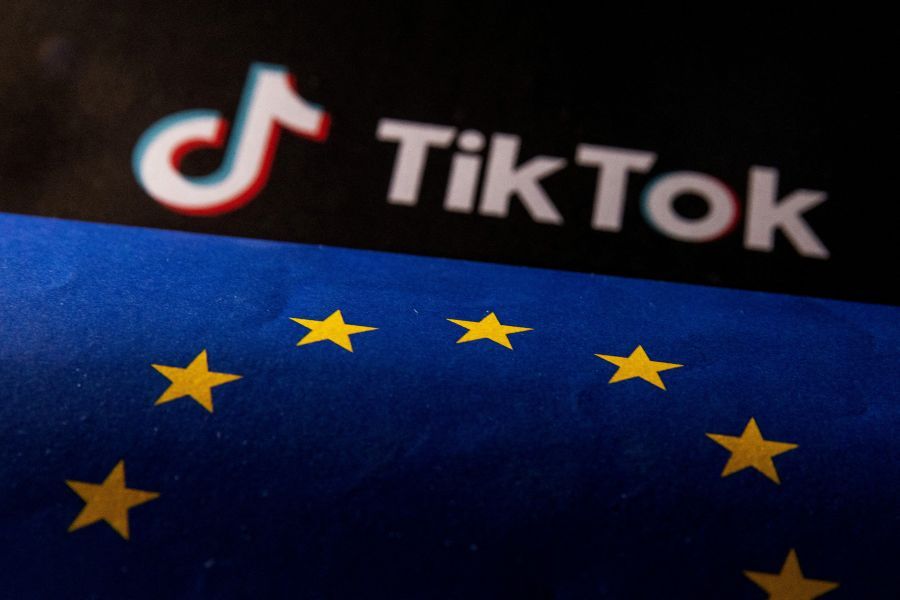 Ilustração com a bandeira da UE e o logotipo do TikTok | Reuters/Dado Ruvic
