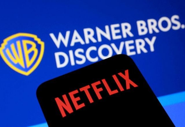 Ilustração com os logotipos da Netflix e da Warner Bros Discovery | Reuters/Dado Ruvic