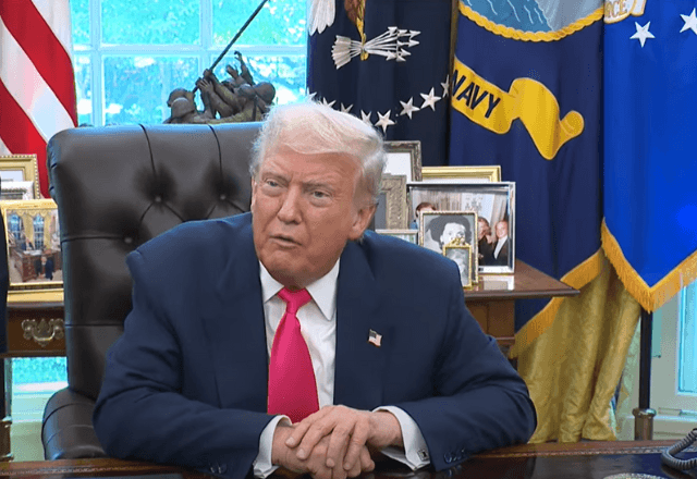 “Não há qualquer coisa que a Dinamarca possa fazer”, diz Trump, ao SBT News, sobre a Groenlândia “Não há qualquer coisa que a Dinamarca possa fazer”, diz Trump, ao SBT News, sobre a Groenlândia